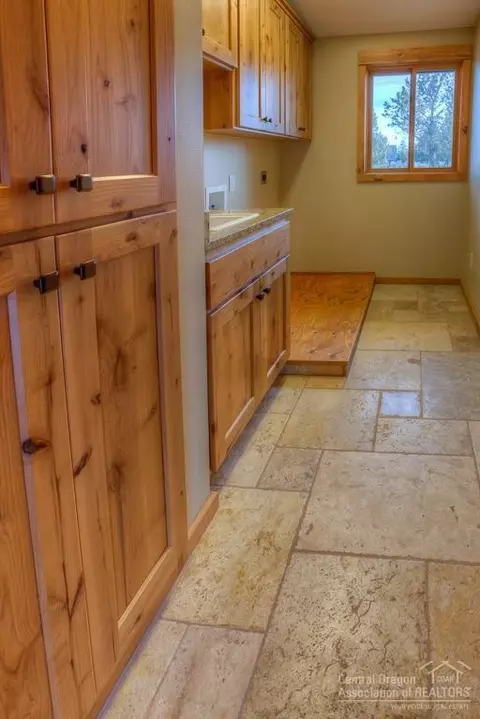 67175 Harrington Loop Rd, Bend, OR 97701 photo 8