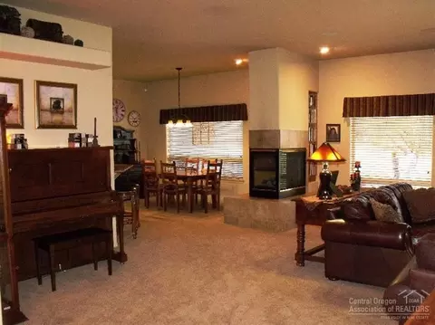 735 Nutcracker Dr, Redmond, OR 97756 photo 4