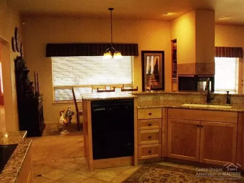 735 Nutcracker Dr, Redmond, OR 97756 photo 9