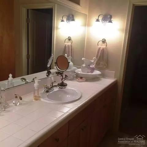735 Nutcracker Dr, Redmond, OR 97756 photo 13