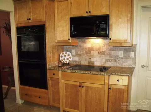 735 Nutcracker Dr, Redmond, OR 97756 photo 8