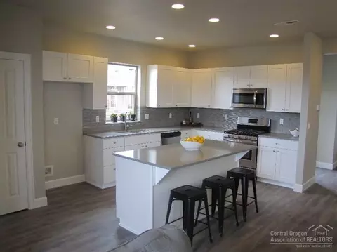 20520 Gloucester Ln, Bend, OR 97701 photo 8