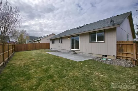 696 NE Providence Dr, Bend, OR 97701 photo 5