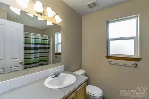 696 NE Providence Dr, Bend, OR 97701 photo 13