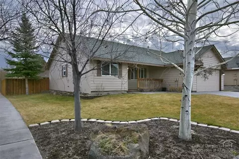696 NE Providence Dr, Bend, OR 97701 photo 17