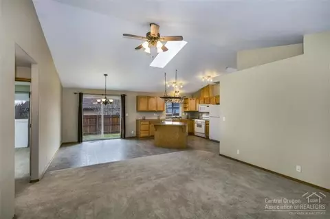 696 NE Providence Dr, Bend, OR 97701 photo 6