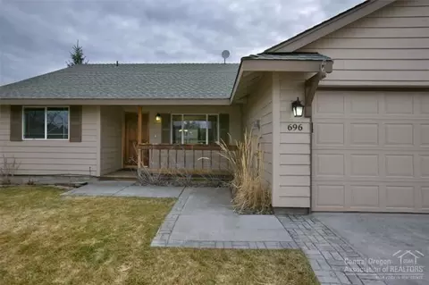 696 NE Providence Dr, Bend, OR 97701 photo 3