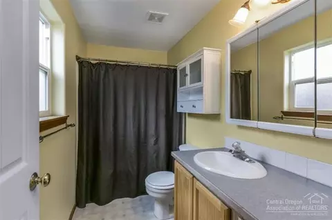 696 NE Providence Dr, Bend, OR 97701 photo 15