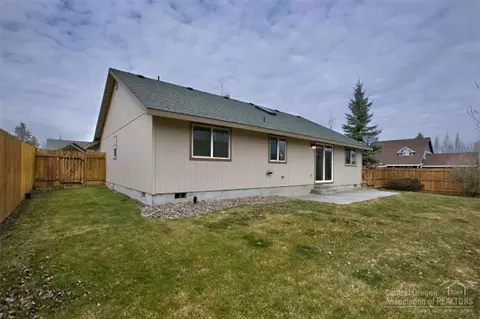 696 NE Providence Dr, Bend, OR 97701 photo 4