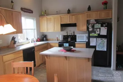 16497 Cassidy Dr, La Pine, OR 97739 photo 2