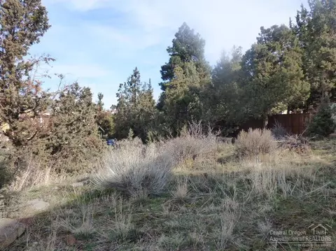 1075 NE Kayak Loop, Bend, OR 97701 photo 1