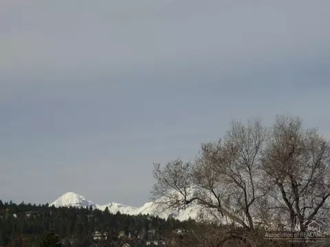 1075 NE Kayak Loop, Bend, OR 97701 photo 4