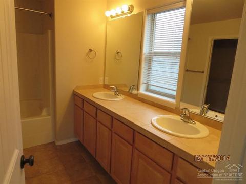 20178 Lora Ln, Bend, OR 97702 photo 10