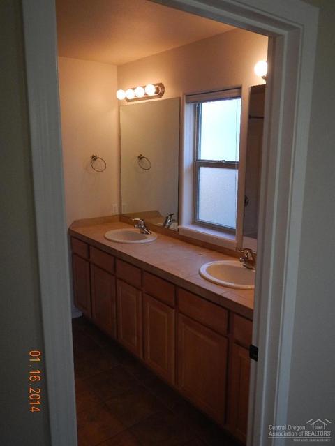 20178 Lora Ln, Bend, OR 97702 photo 3