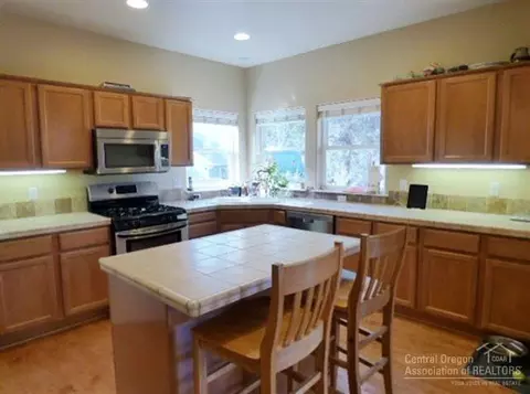 61277 SW Brookside Loop, Bend, OR 97702 photo 3