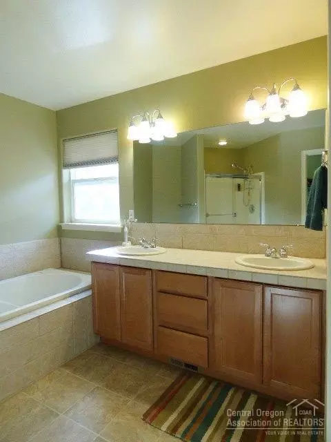 61277 SW Brookside Loop, Bend, OR 97702 photo 12
