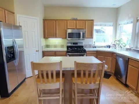 61277 SW Brookside Loop, Bend, OR 97702 photo 4