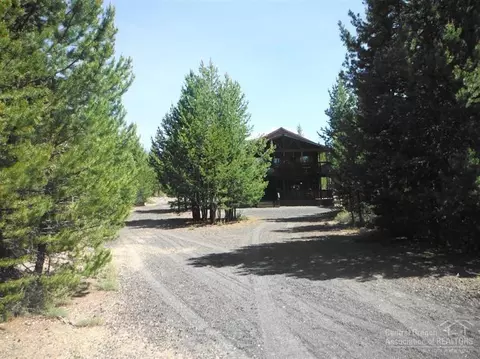 123435 Holcomb Dr, Crescent Lake, OR 97733 photo 2