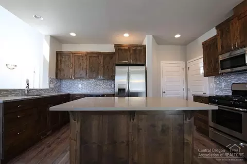 20459 Del Coco Ct, Bend, OR 97702 photo 4