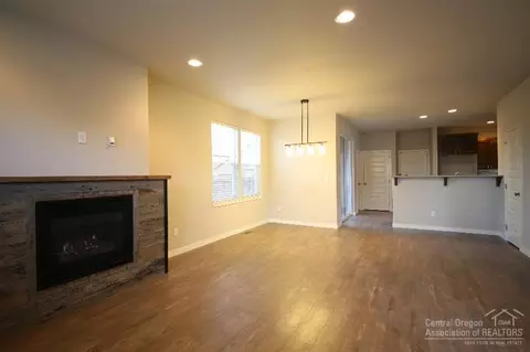 20464 Del Coco Ct, Bend, OR 97702 photo 3