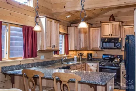 17166 Crane Dr, Bend, OR 97707 photo 5