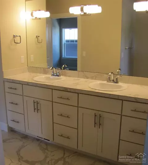 61077 Ruby Peak Ln, Bend, OR 97702 photo 12