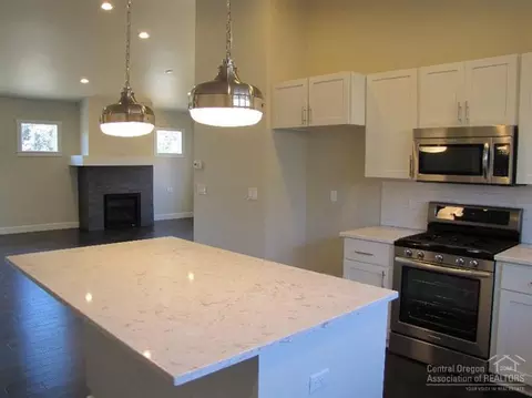 61077 Ruby Peak Ln, Bend, OR 97702 photo 7