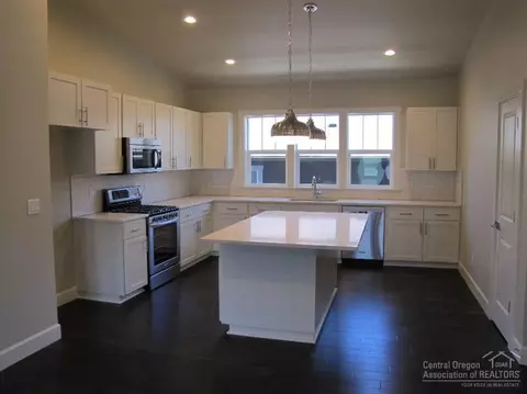 61077 Ruby Peak Ln, Bend, OR 97702 photo 4