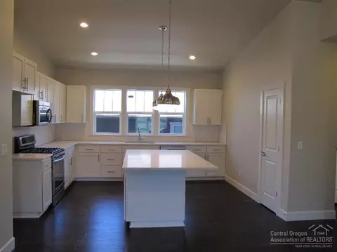61077 Ruby Peak Ln, Bend, OR 97702 photo 5