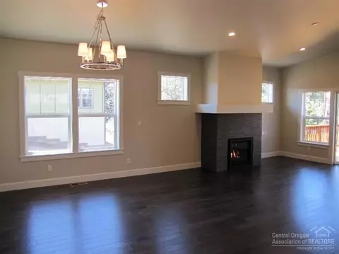 61077 Ruby Peak Ln, Bend, OR 97702 photo 9