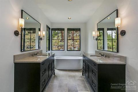 2663 NW Niagara Ct, Bend, OR 97703 photo 11