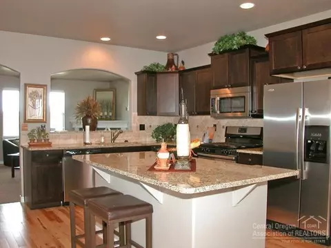 63274 Newhall Pl, Bend, OR 97701 photo 3
