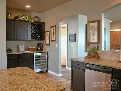 63274 Newhall Pl, Bend, OR 97701 photo 2