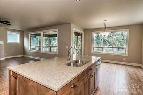 60334 Hedgewood Ln, Bend, OR 97702 photo 9