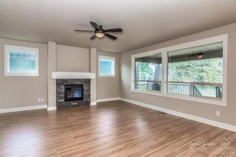 60334 Hedgewood Ln, Bend, OR 97702 photo 4