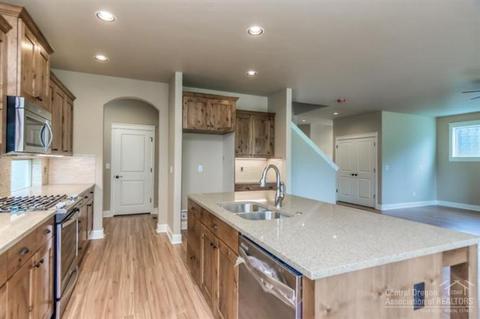 60334 Hedgewood Ln, Bend, OR 97702 photo 7