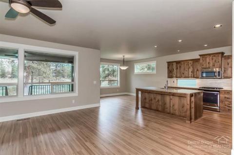 60334 Hedgewood Ln, Bend, OR 97702 photo 6