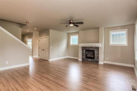 60334 Hedgewood Ln, Bend, OR 97702 photo 3