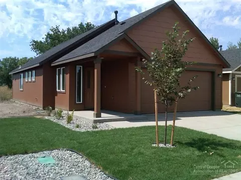 604 SE Gleneden Pl, Bend, OR 97702 photo 1