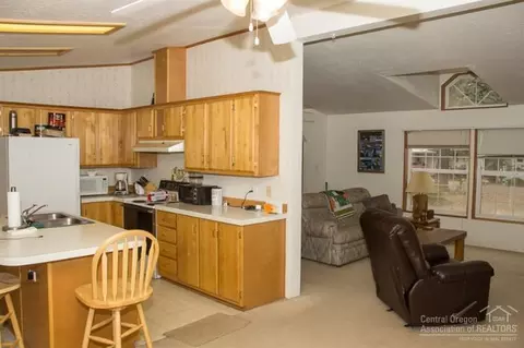 61643 Cherrywood Ln, Bend, OR 97702 photo 5