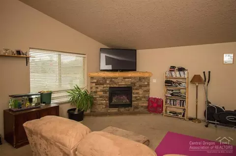 16446 Cassidy Dr, La Pine, OR 97739 photo 4