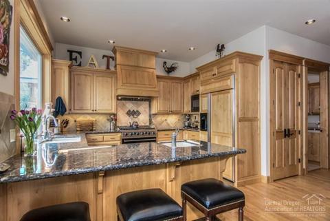 60671 SW River Bend Dr, Bend, OR 97702 photo 13