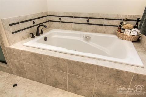 60671 SW River Bend Dr, Bend, OR 97702 photo 17