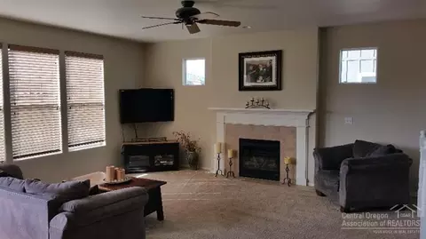 2806 NE Sedalia Loop, Bend, OR 97701 photo 2