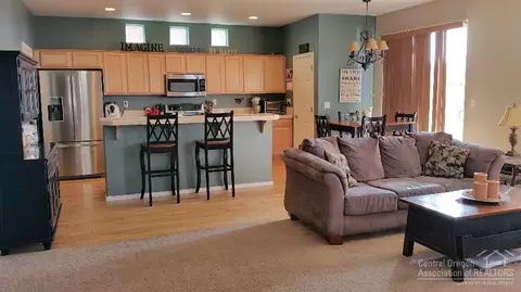 2806 NE Sedalia Loop, Bend, OR 97701 photo 5