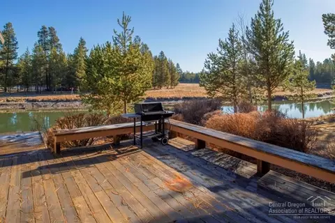 55685 Gatehouse Ln, Bend, OR 97707 photo 2