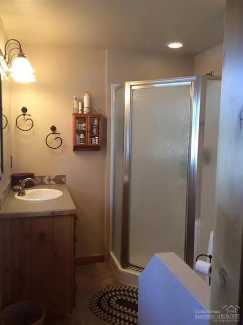22960 Donna Ln, Bend, OR 97701 photo 23