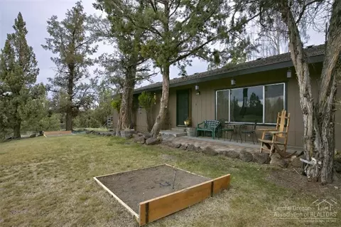 22960 Donna Ln, Bend, OR 97701 photo 4