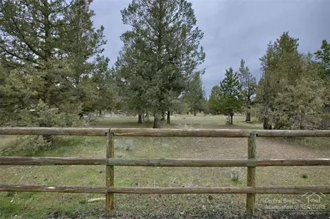 22960 Donna Ln, Bend, OR 97701 photo 13