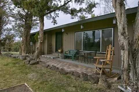 22960 Donna Ln, Bend, OR 97701 photo 2